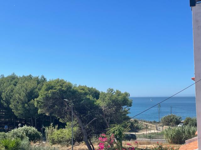 Moradia T4+2 para arrendar com ou sem móveis com Jardim, próximo ao mar em São João do Estoril