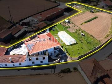 Moradia T4 mais terreno em Válega