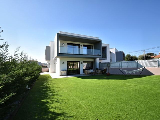 Moradia T4 Moderna com Jardim Privado e Vistas para o Campo. 286m² Santa Bárbara De Nexe