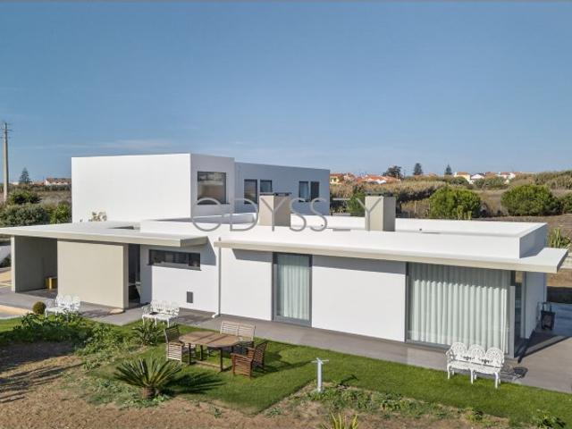 Moradia de 4 Quartos moderna de estilo industrial para venda em Assafora, Sintra