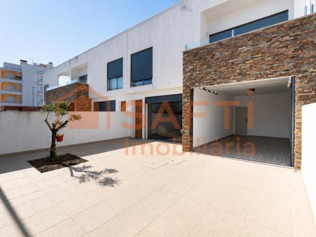 Moradia T4 moderna no Entroncamento 140m² Nossa Senhora de Fátima