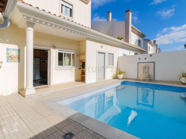 Moradia T4 Moderna | Piscina | Marinha Grande