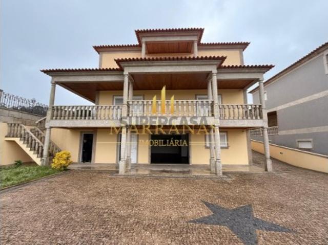 Moradia T4 Moderna Pronta a Habitar