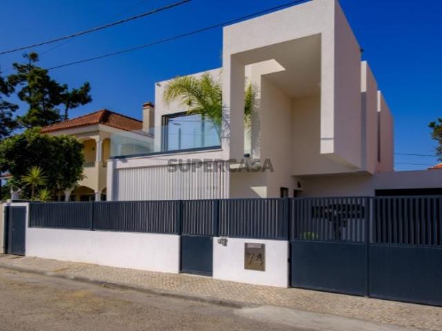 MORADIA T4 na Aroeira a 5 Min da Praia da Fonte da Telha Oportunidade Única!