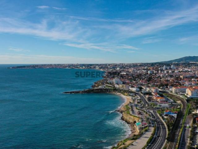 MORADIA T4 NA PAREDE PRAIA