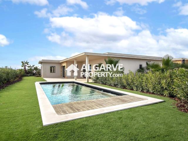 Moradia T4 na Premier Private Villa Resort em Faro 545m² Montenegro