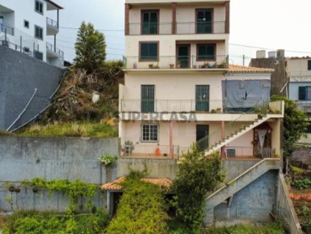 Moradia T4 na Quinta Grande com terreno de 1652 m2
