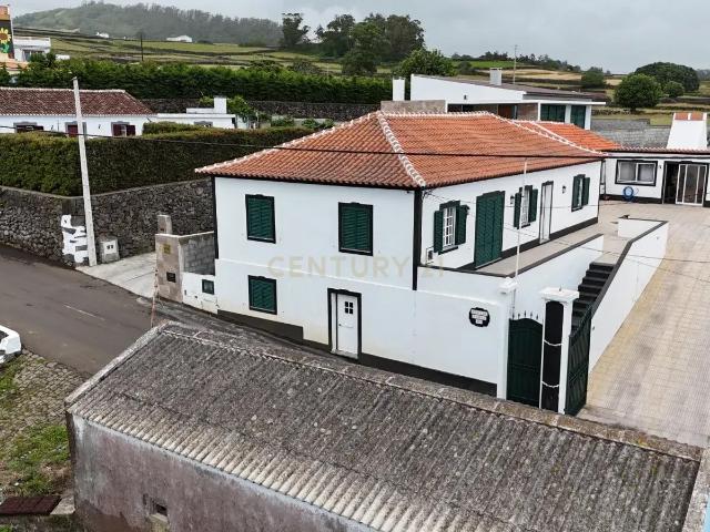 Moradia T4 nas Cinco Ribeiras Iha terceira