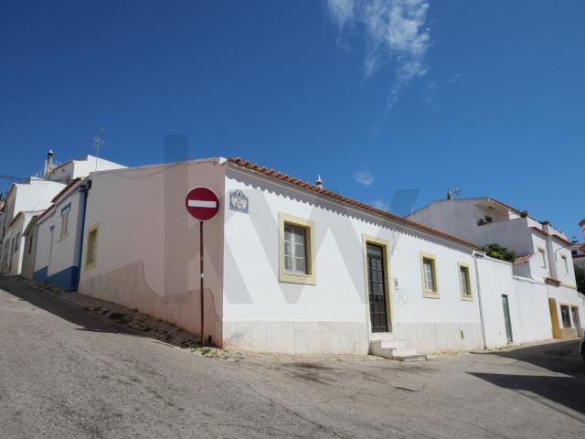 Moradia T4 no centro da vila de Estombar, Lagoa, Algarve 127m² Estômbar e Parchal