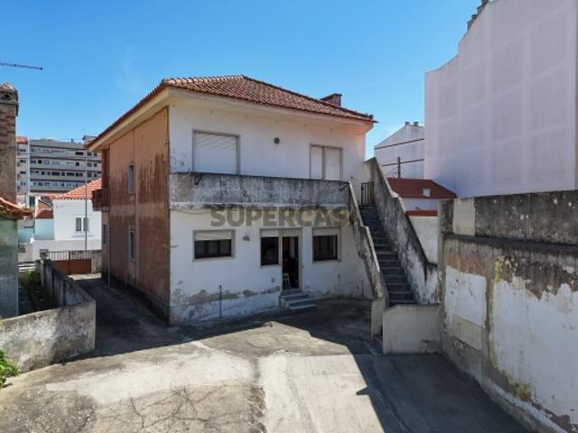 Moradia T4 no centro das Caldas da Rainha