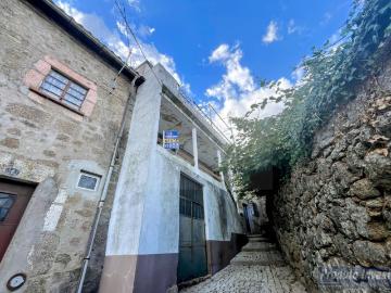 Moradia T4 no Centro de Alpedrinha