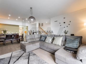 Moradia T4, com Piscina, Renovada Centro de Cabeceiras de Basto
