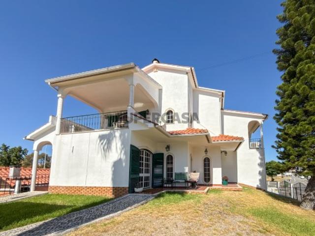 Moradia T4 no Entroncamento Espaço, conforto e vida em família