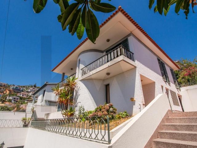 Moradia T4 no Livramento, a 5min do Funchal | Vista Mar 200m² Monte