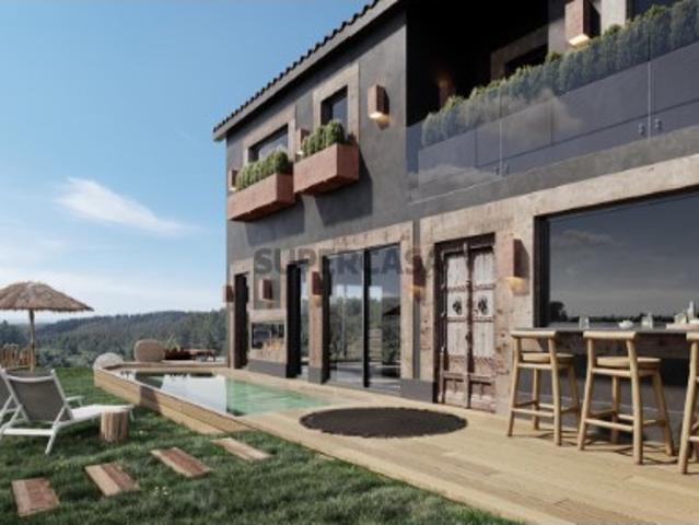 Moradia T4 no Zambujeiro com Piscina e Vista Mar