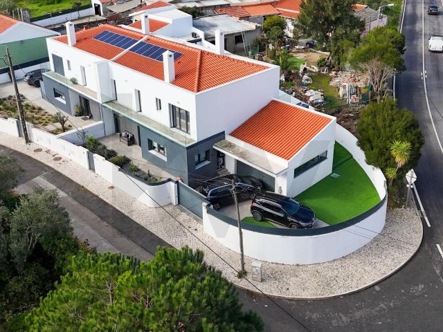 Moradia T4 Nova 2023 em Albarraque. Conforto, Piso Radiant. 218m² Rio De Mouro
