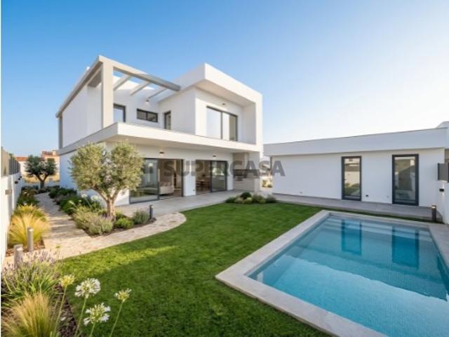 Moradia T4 Nova C/ Piscina Azeitão