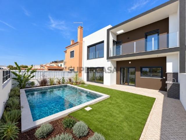 Moradia T4 Nova C/ Piscina Azeitão
