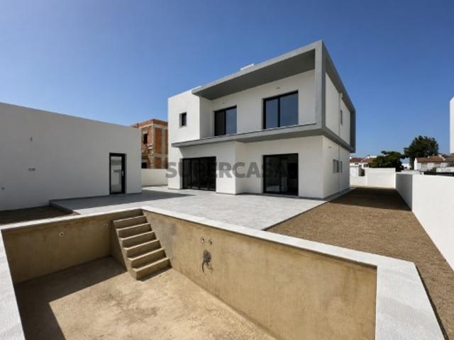 Moradia T4 Nova C/ Piscina Azeitão