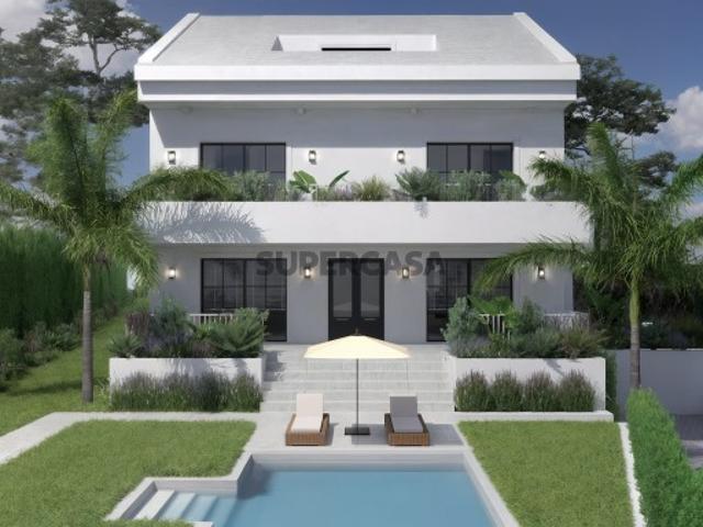 Moradia T4 de luxo com piscina aquecida em Cascais