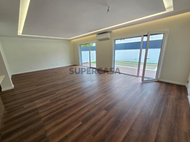 Moradia T4 NOVA com Piscina | Casal de Cambra