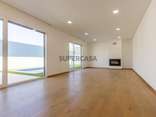Moradia T4 Nova com Piscina Aquecida e Excelentes Acabamentos | Azeitão