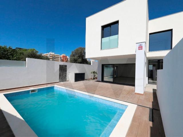 Moradia T4 Nova com Piscina | Bemposta, Portimão Perto de Alvor