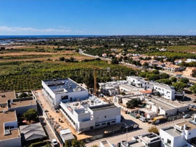 Moradia T4 Nova com Piscina e Garagem Dupla a poucos minutos a pé do Centro de Tavira