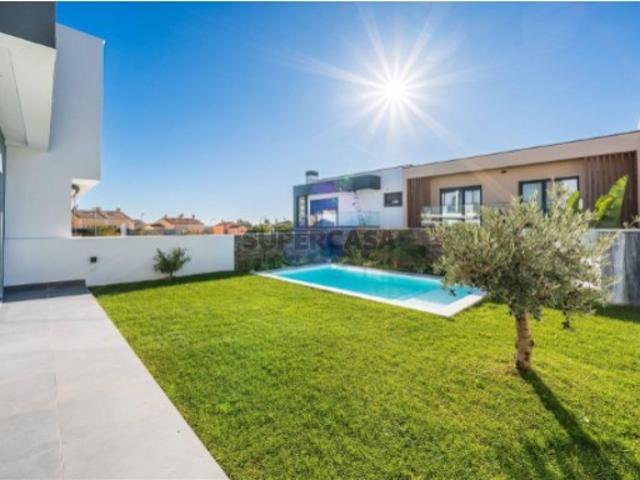 Moradia T4 nova com piscina, em Albarraque, Sintra