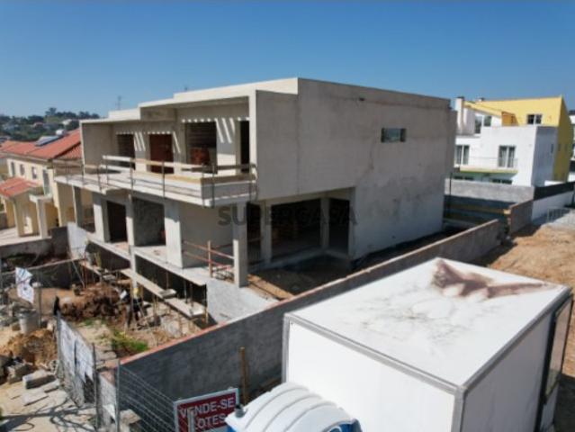 Moradia T4 com piscina na cidade de Torres Vedras
