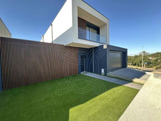 Moradia T4 nova com possibilidade de piscina em Eiras, Coimbra