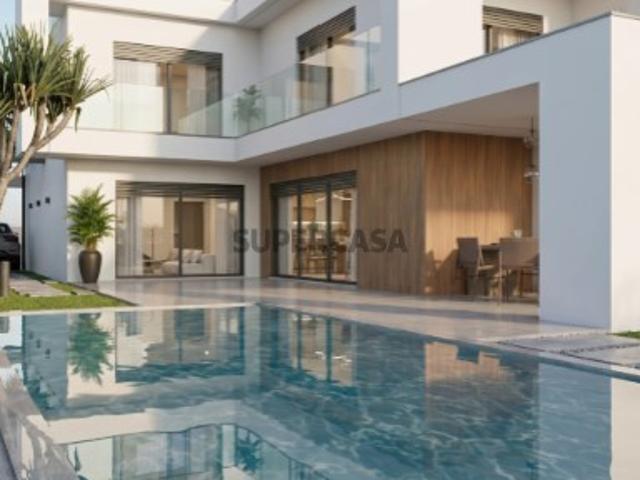 Moradia T4, em condomínio fechado, com piscina, em Alcochete OFERTA DE ESCRITURA