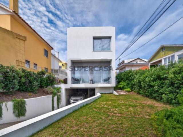 Moradia T4 Nova, Cascais | Design Moderno e Luminosidade Natural