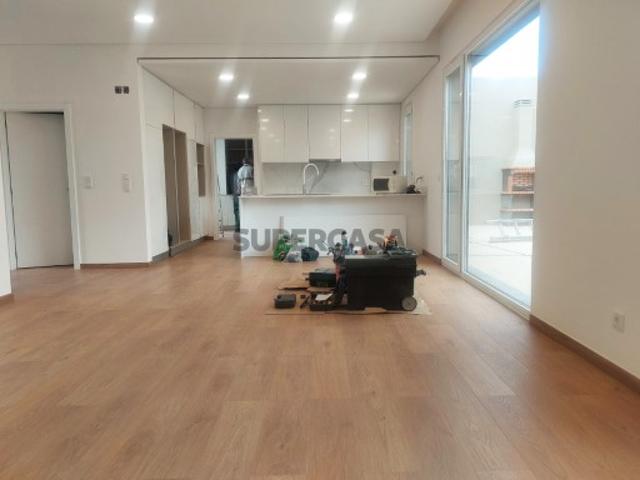 Moradia T4 Nova de arquitectura moderna em Azeitão