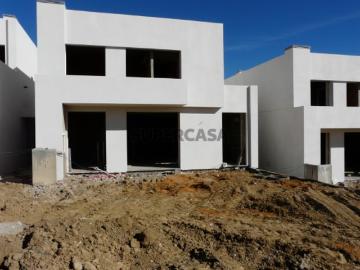 Moradia T4 nova em condomínio em Mafra