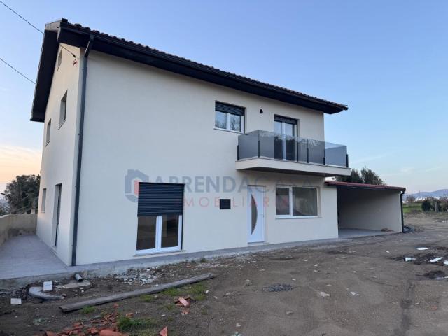 Moradia T4 nova em Cossourado Barcelos