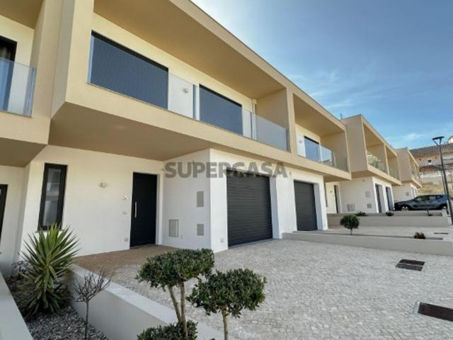 Moradia T4 Nova na praia do Areal Lourinhã