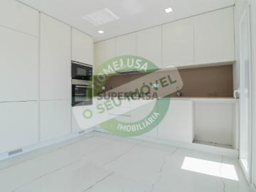 Moradia T4 de arquitetura moderna em Coimbra