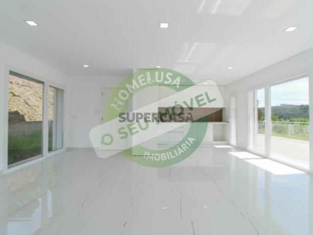 Moradia T4 de arquitetura moderna em Coimbra