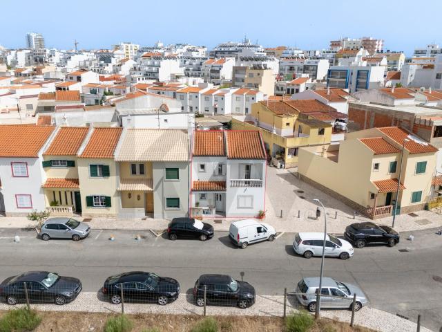 Moradia T4 a apenas 200 metros da Praia de Monte Gordo
