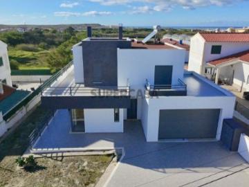 Moradia T4 A ESTREAR em terreno de 1644m2