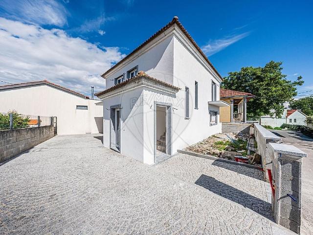 Moradia T4 à venda em Cota, Viseu RE/MAX Portugal
