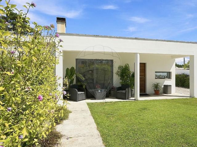 Moradia T4 à venda em Colares, Sintra RE/MAX Portugal