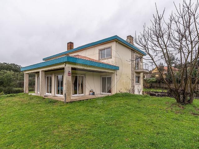 Moradia T4 à venda em Calvos e Frades, Póvoa de Lanhoso RE/MAX Portugal