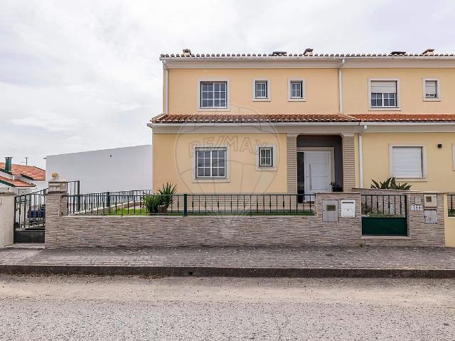 Moradia T4 à venda em Calvaria de Cima, Porto de Mós RE/MAX Portugal