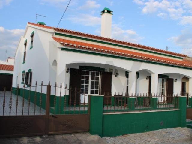 Moradia T4 à Venda em Cano Sousel Espaço, Conforto e Excelente Localização