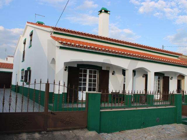 Moradia T4 à Venda em Cano Sousel – Espaço, Conforto e Excelente Localização