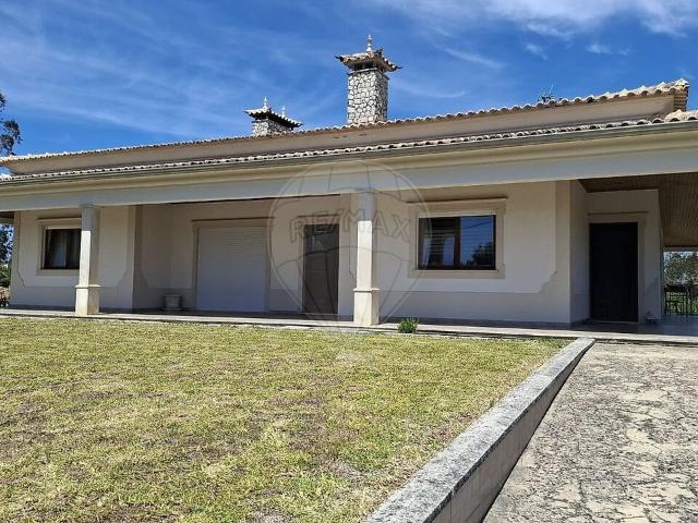 Moradia T4 à venda em Carnide, Pombal RE/MAX Portugal