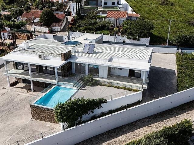 Moradia T4 à venda em Carvoeira e Carmões, Torres Vedras RE/MAX Portugal