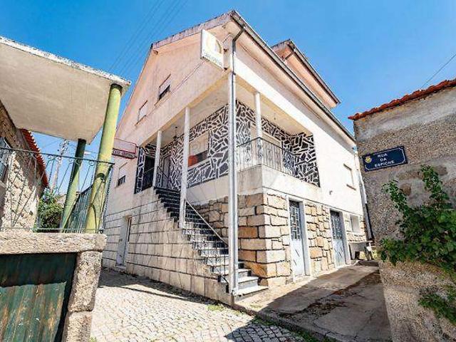 Moradia T4 à venda em Castainço, Penedono RE/MAX Portugal